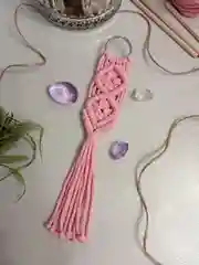 Розовый брелок/украшение для ключей, сумки, рюкзака в технике макраме. 1шт