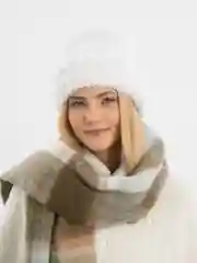 Белый шапка женская плюшевая, зимняя