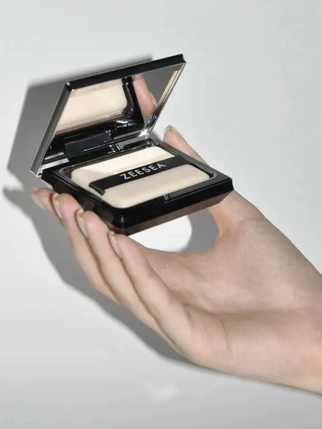 ZEESEA Пудра компактная Refreshing silky powder тон M00 Light Skin Tone / светлый