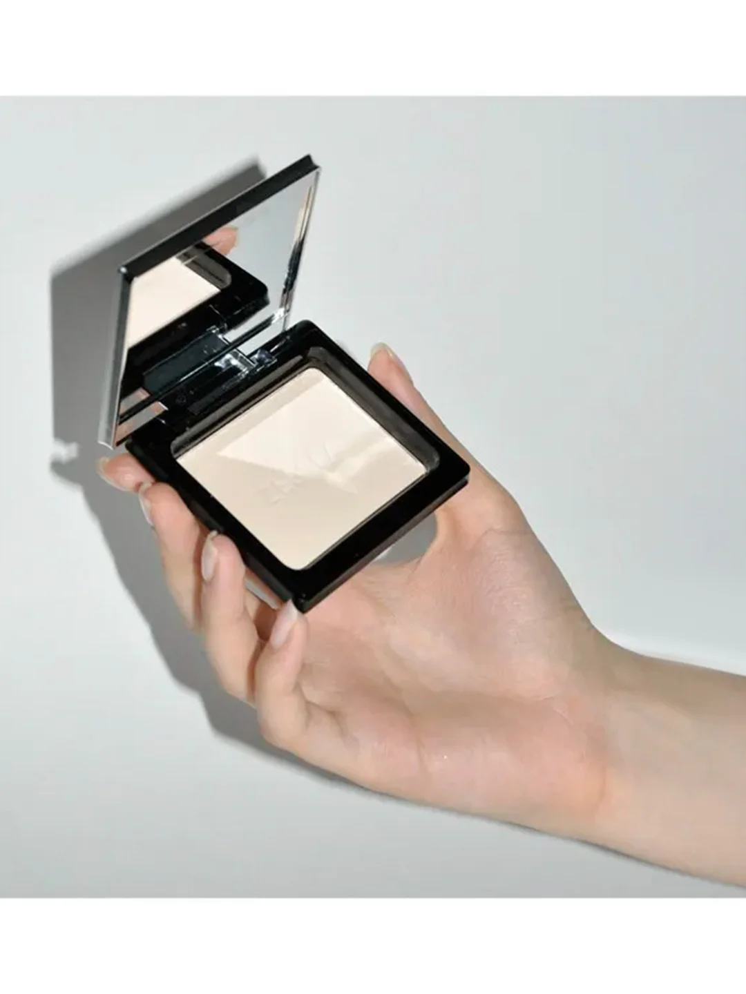 ZEESEA Пудра компактная Refreshing silky powder тон M02 Natural Skin Tone / натуральный