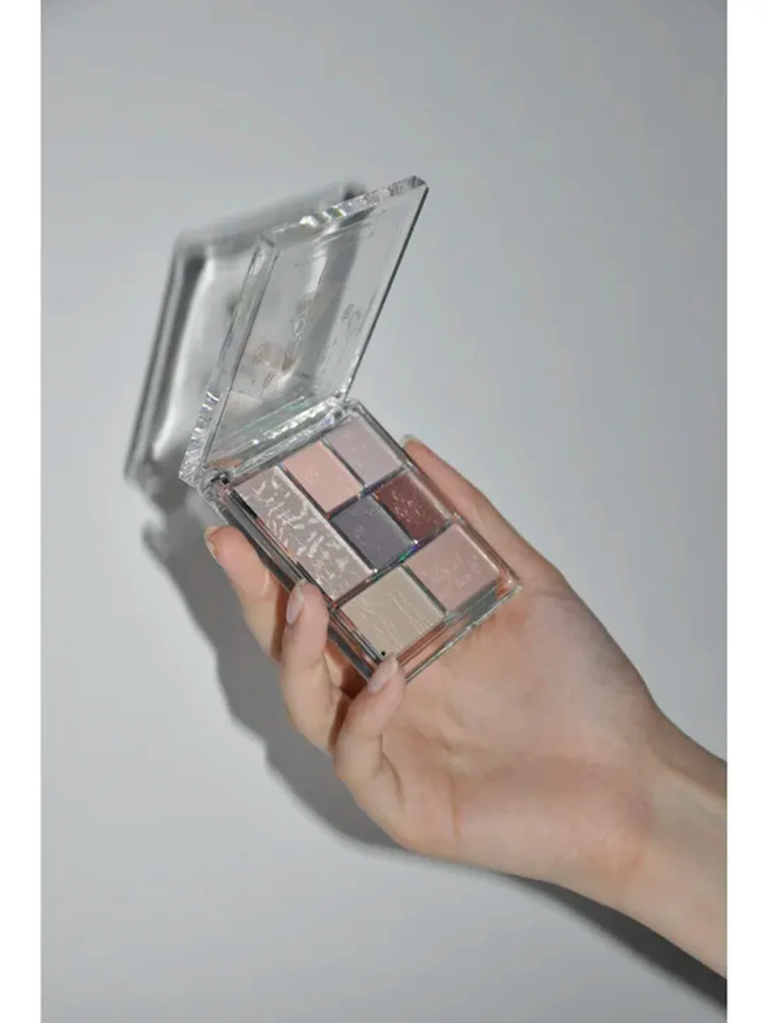 ZEESEA Палетка теней Dreamland Eyeshadow тон 01 GRAYISH PURPLE / сероватый пурпур