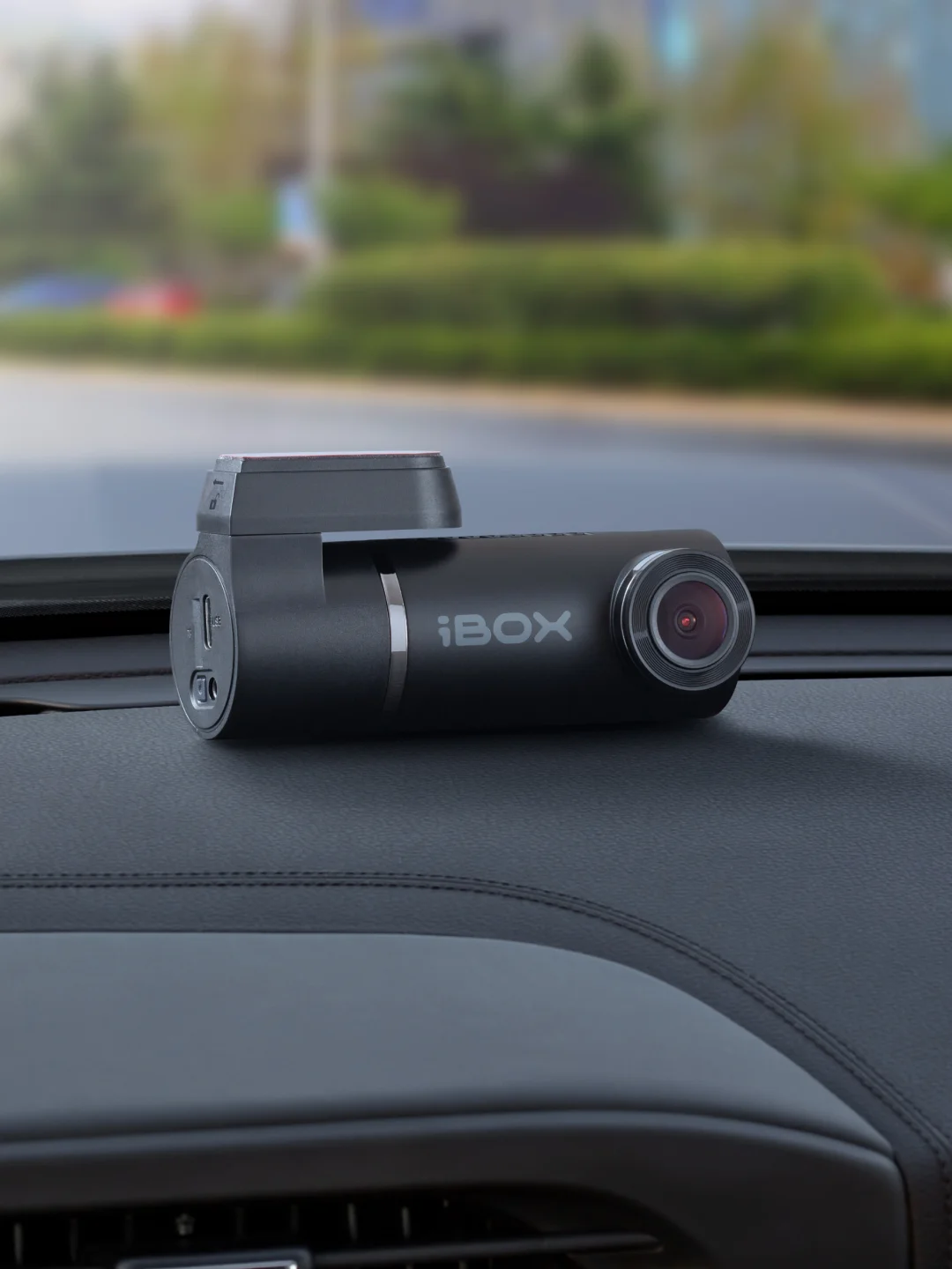 Видеорегистратор iBOX Epic + Камера заднего вида RC FHD11