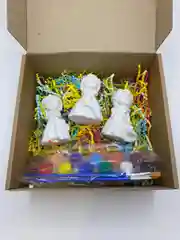 Розовый новогодний подарочный набор детям.Фигурки из гипса для раскрашивания с красками