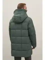 Зеленый пальто утепленное с капюшоном