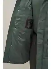 Зеленый пальто утепленное с капюшоном