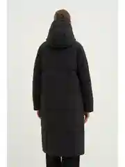 Черный пальто утепленное с капюшоном