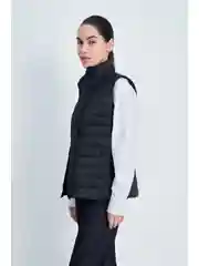 Черный утепленный жилет