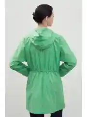 Зеленый укороченный плащ с капюшоном