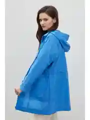 Голубой укороченный плащ с капюшоном
