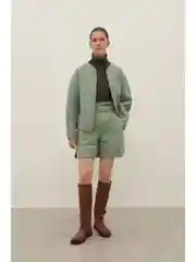 Зеленый утепленные женские шорты с высокой посадкой