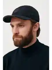 Черный кепи