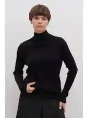 Черный трикотажный женский джемпер с длинным рукавом