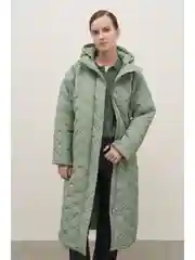 Пальто стеганое с воротником стойкой