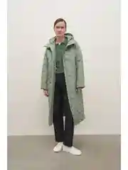 Пальто стеганое с воротником стойкой