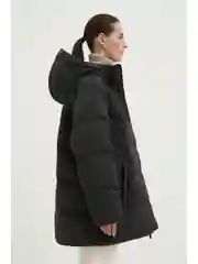 Черный пуховик с капюшоном