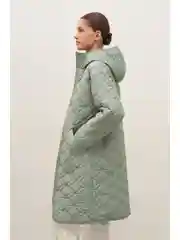 Зеленый полупальто утепленное с капюшоном