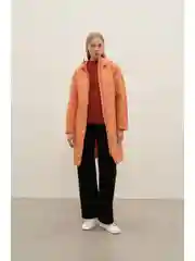 Оранжевый полупальто утепленное с капюшоном