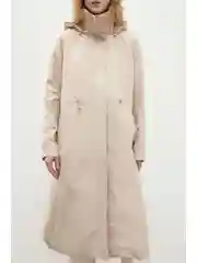 Бежевый плащ с капюшоном