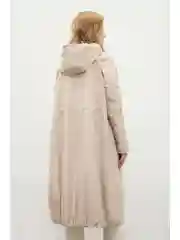 Бежевый плащ с капюшоном