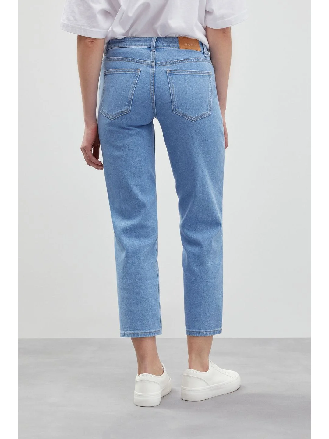 Джинсы regular fit женские
