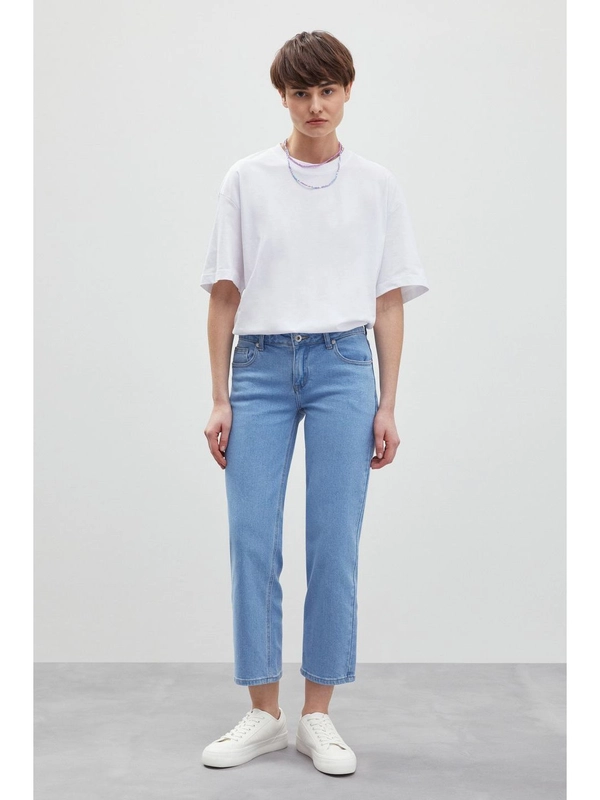 Джинсы regular fit женские