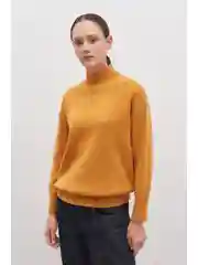 Желтый трикотажный женский джемпер с длинным рукавом