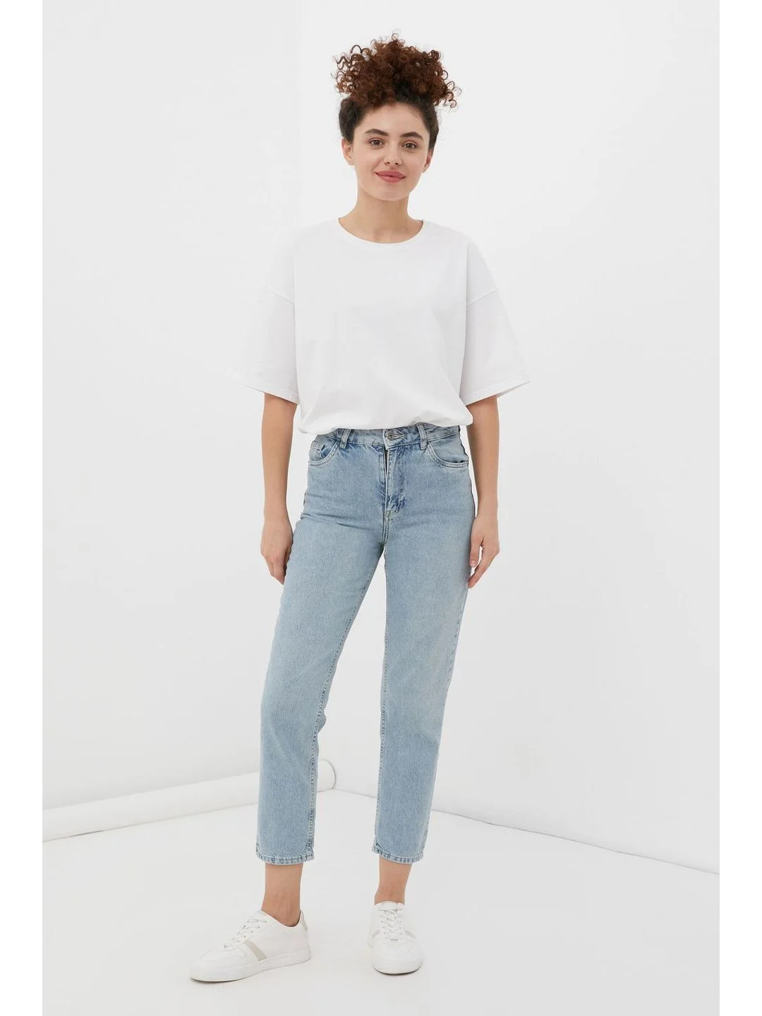 Джинсы tapered fit женские