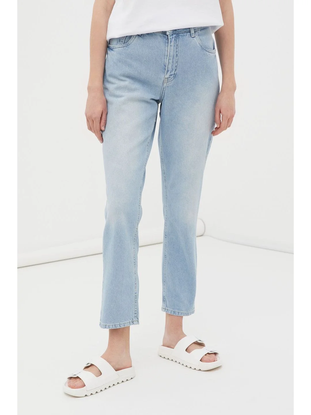 Джинсы tapered fit женские