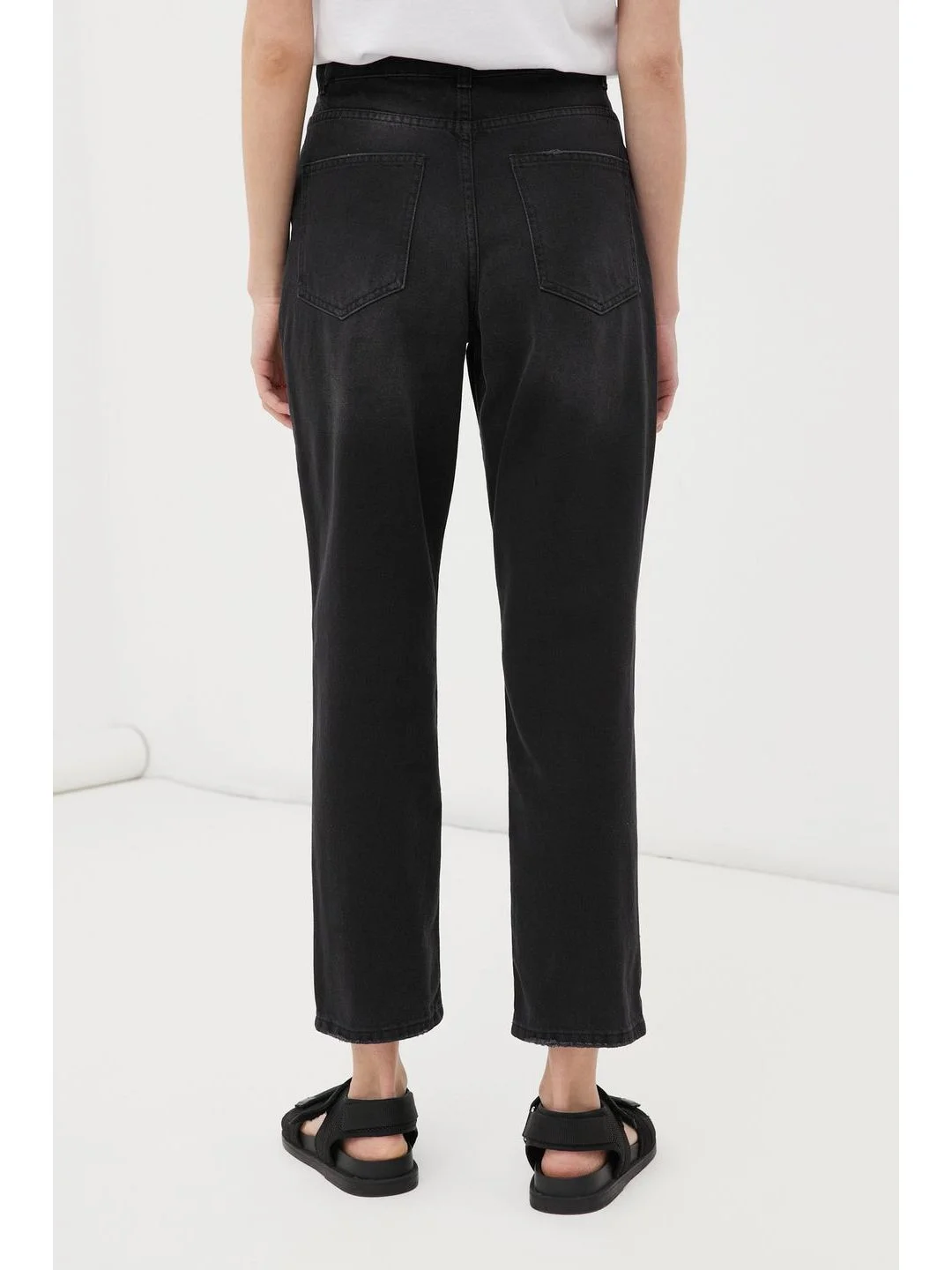 Джинсы tapered fit женские