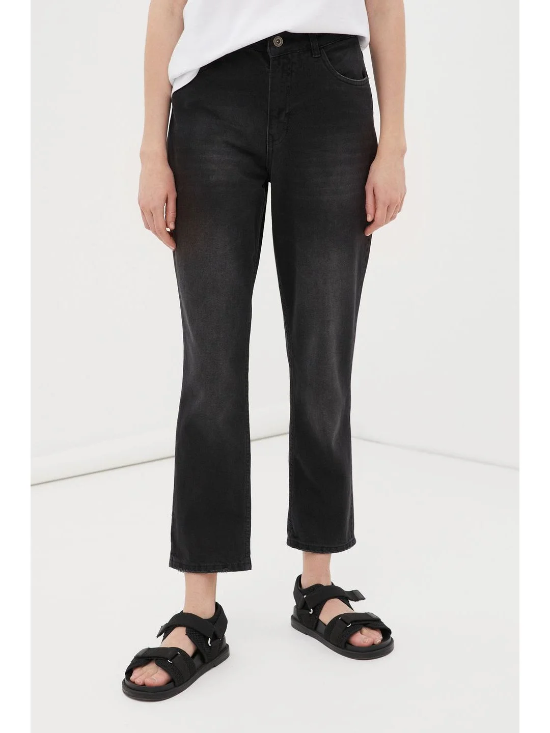 Джинсы tapered fit женские