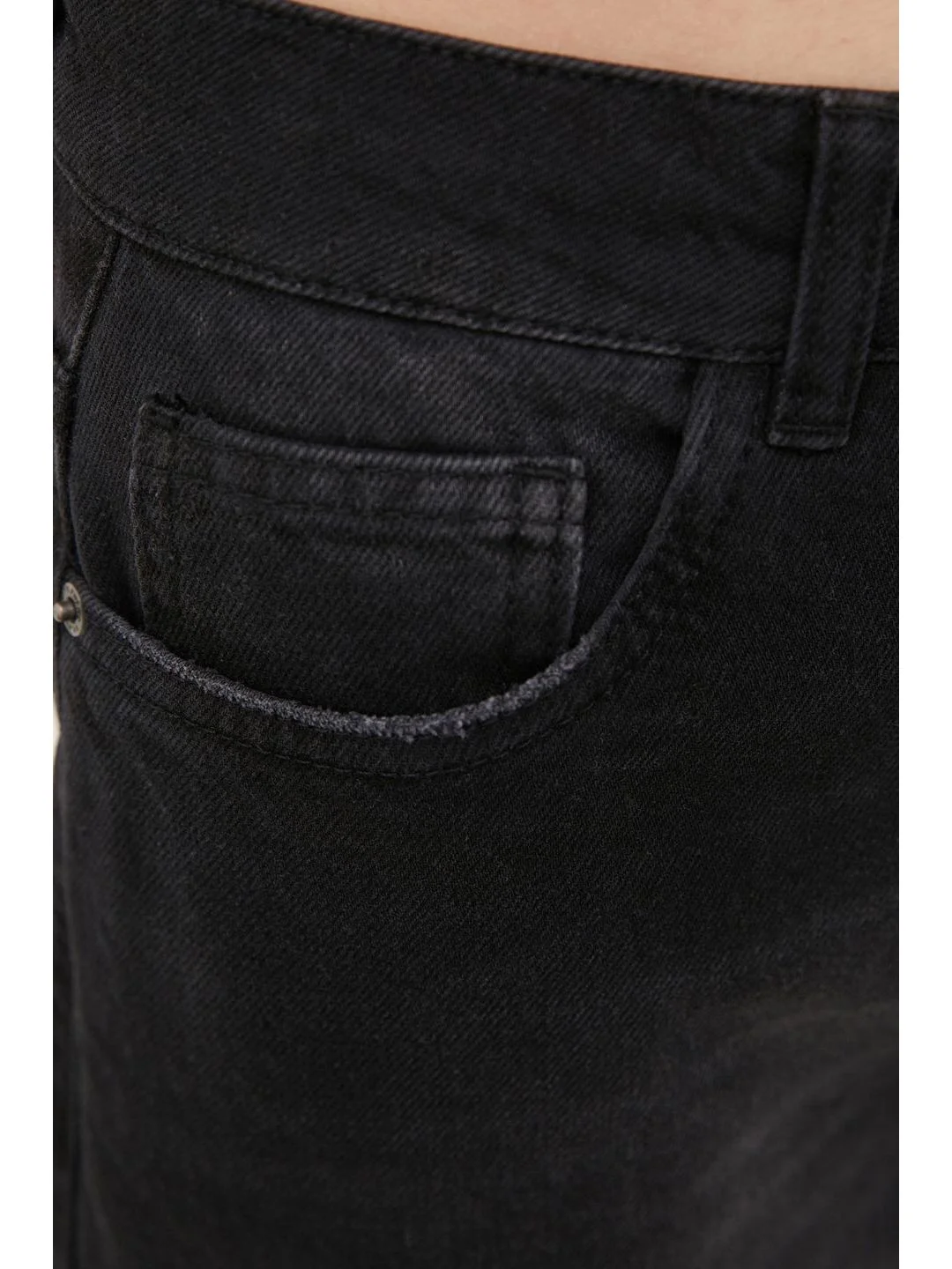 Джинсы tapered fit женские