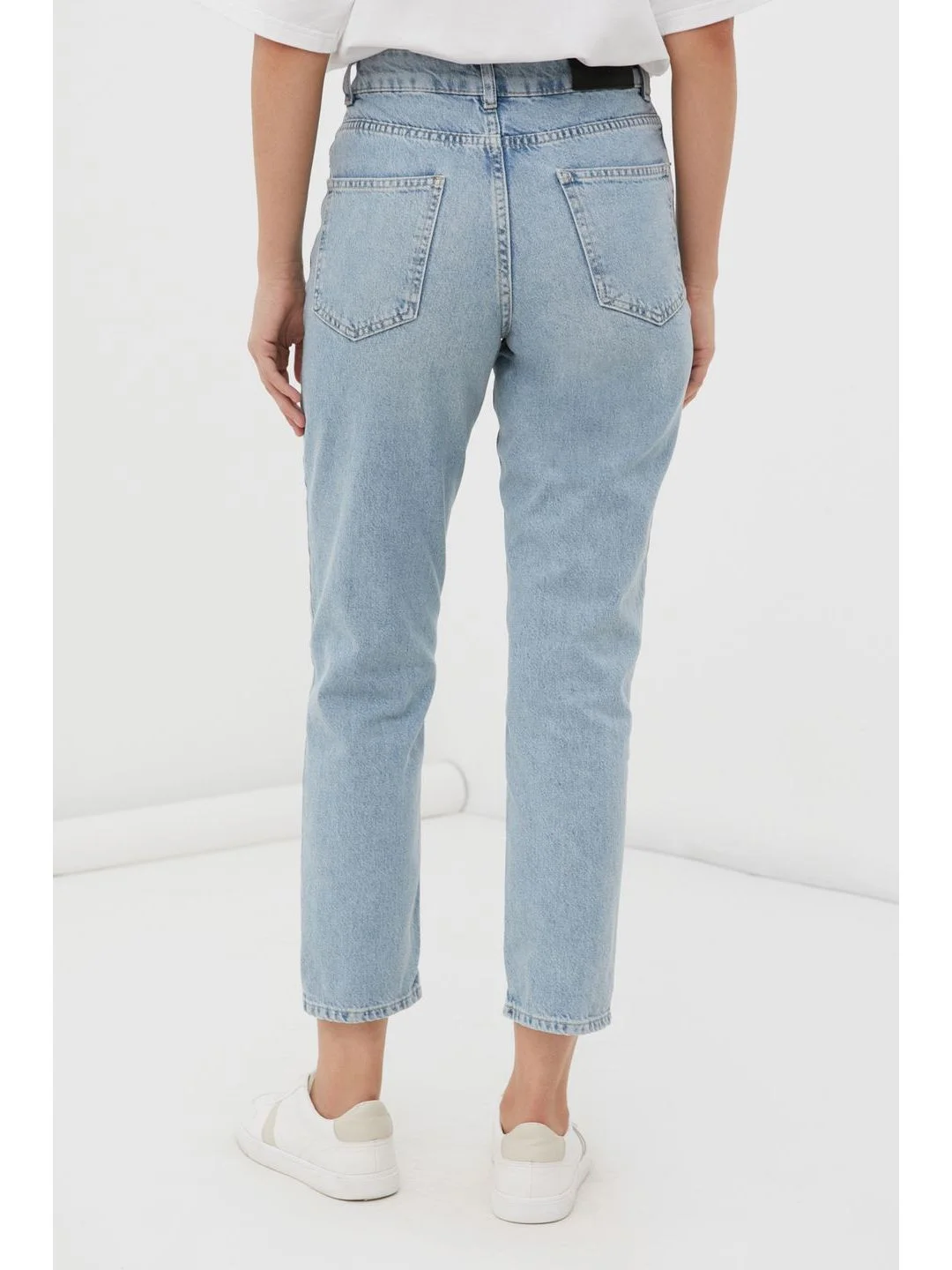 Джинсы tapered fit женские