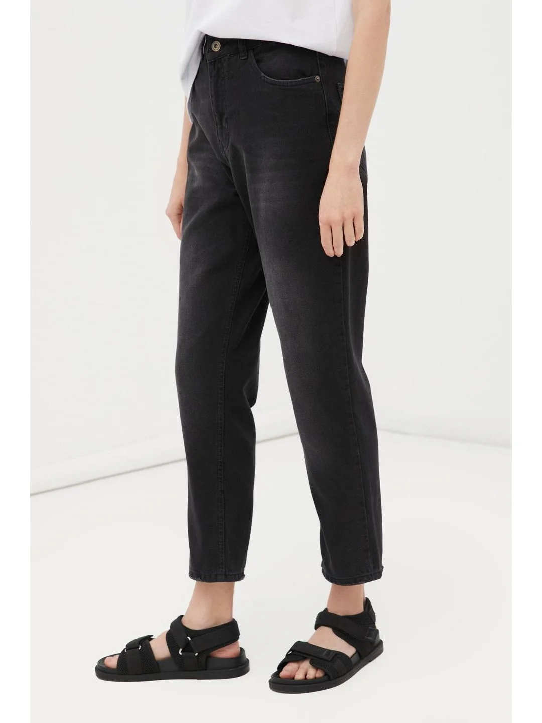 Джинсы tapered fit женские