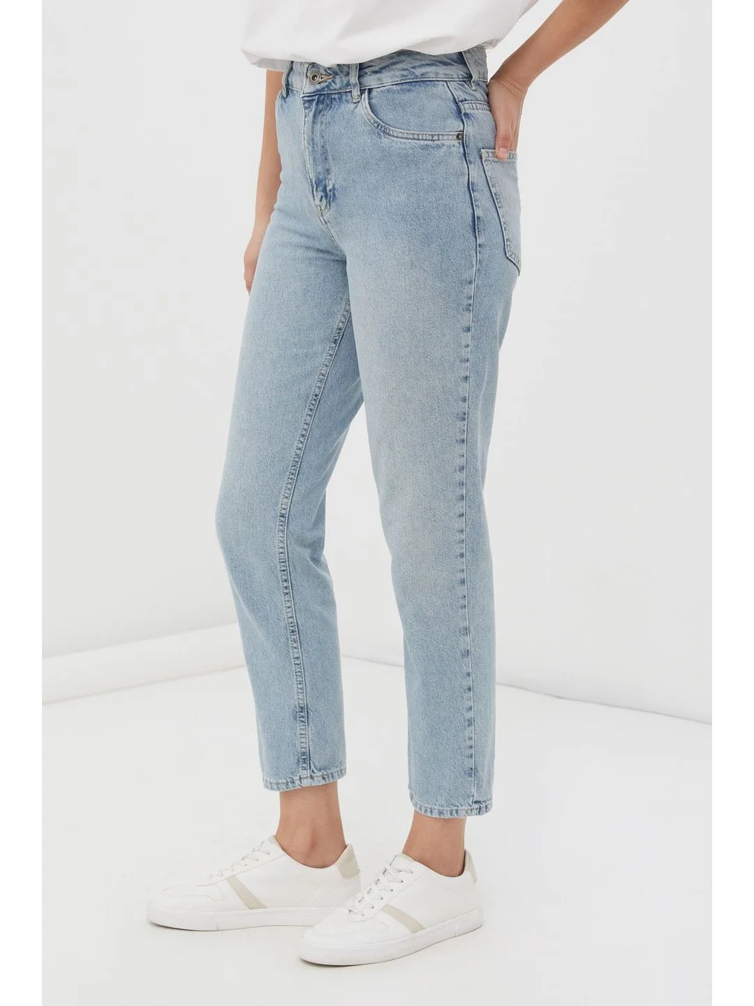 Джинсы tapered fit женские