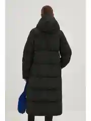 Стеганое пуховое пальто oversize силуэта