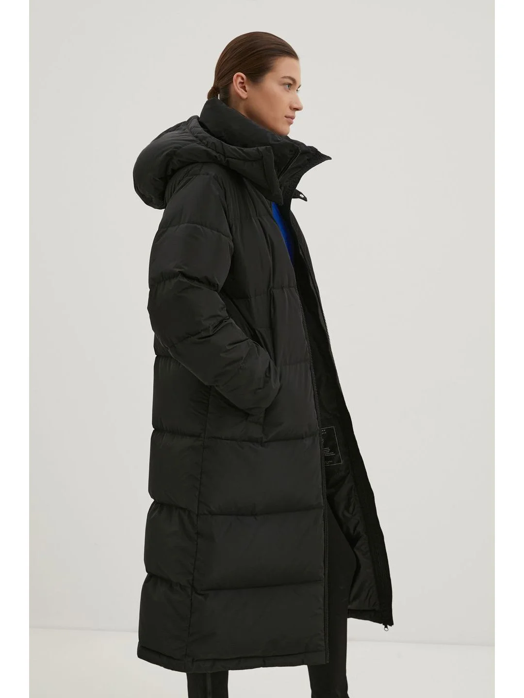 Стеганое пуховое пальто oversize силуэта