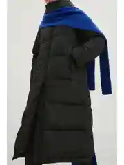 Стеганое пуховое пальто oversize силуэта