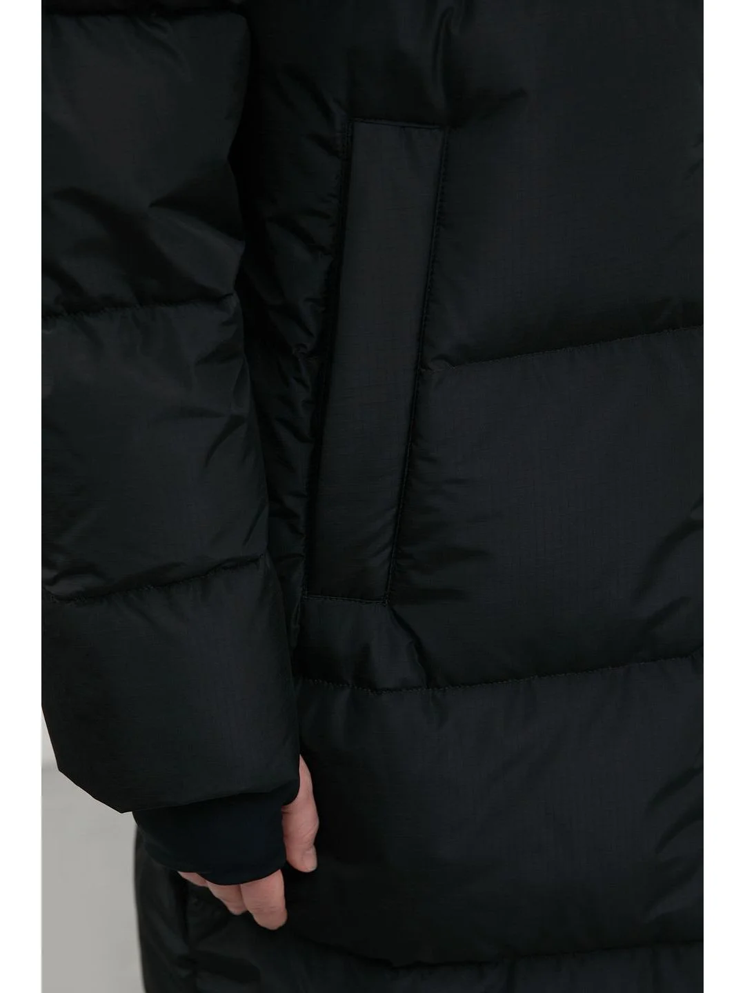 Стеганое пуховое пальто oversize силуэта