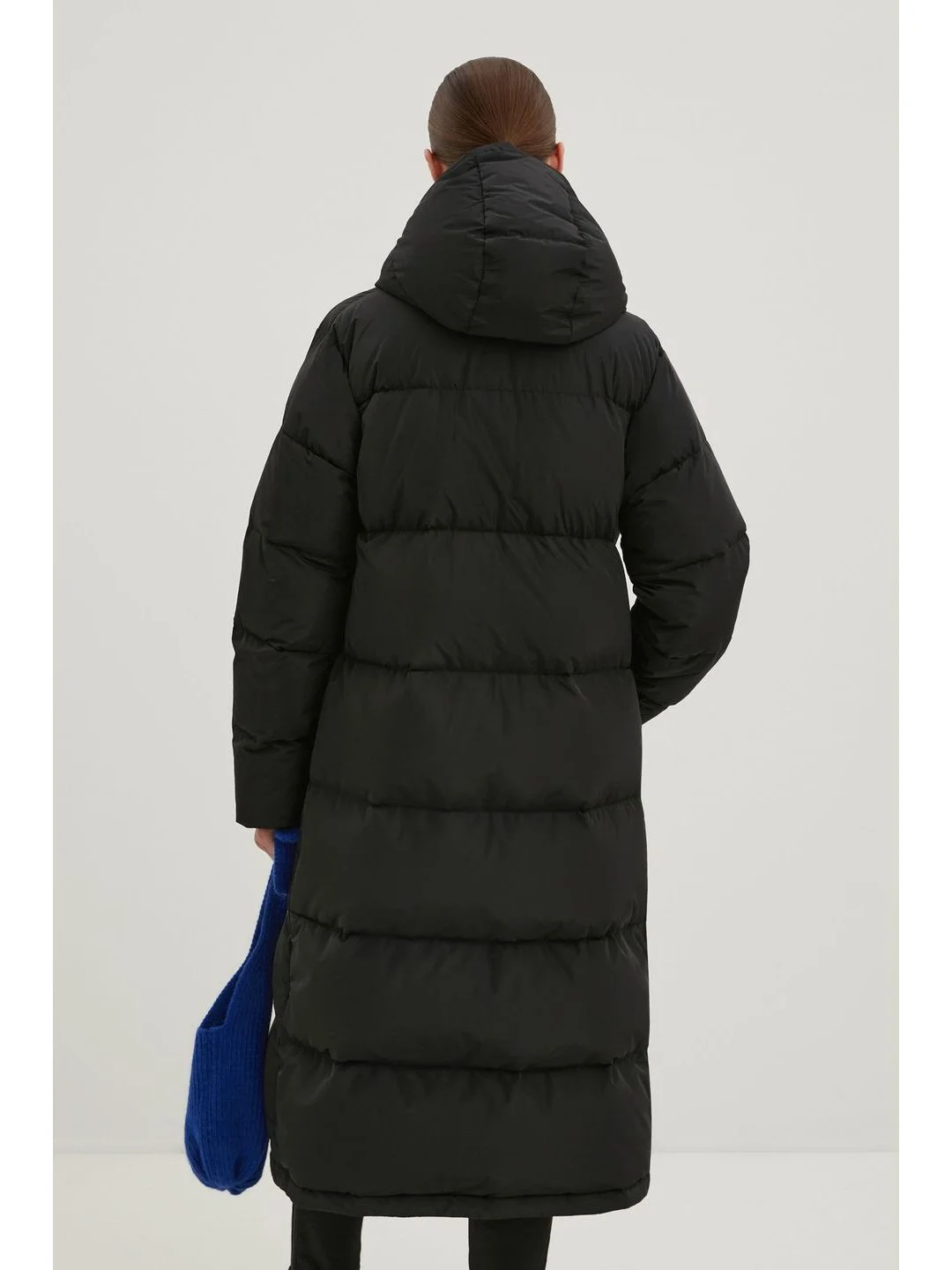Стеганое пуховое пальто oversize силуэта