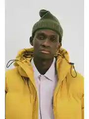 Зеленый шапка с шерстью