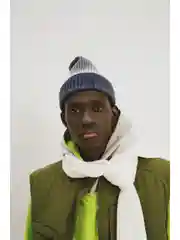 Синий шапка с шерстью