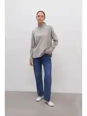 Серый трикотажный женский джемпер