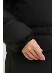 Черный пальто утепленное с утиным пухом