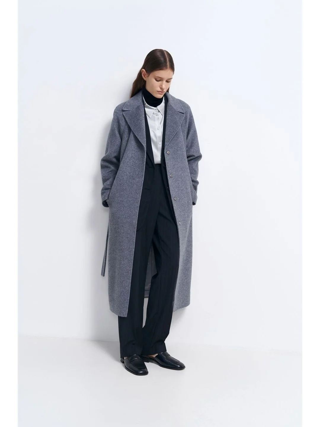 Серый пальто oversize силуэта с шерстью