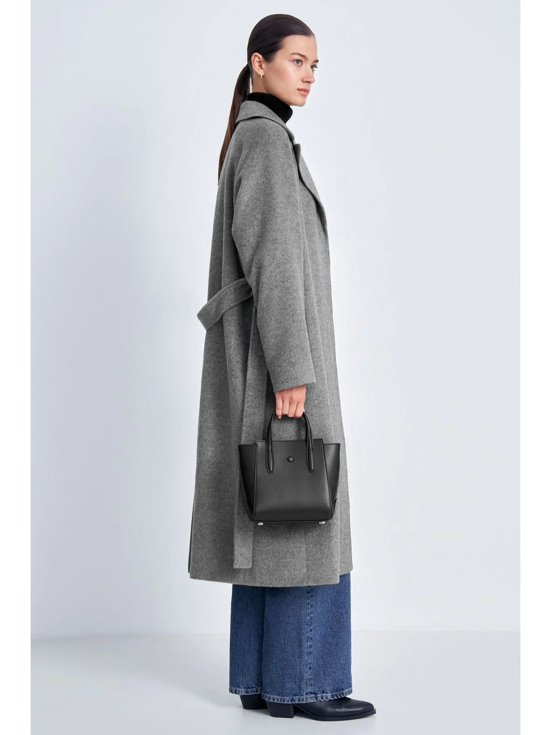 Серый пальто oversize силуэта с шерстью