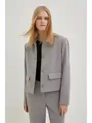 Укороченный жакет прямого кроя