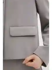 Серый укороченный жакет прямого кроя