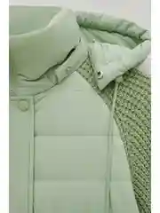 Зеленый утепленная куртка с вязаными рукавами