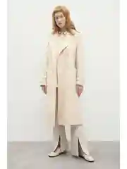 Бежевый базовый тренч с поясом