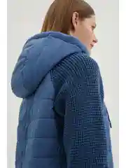 Зеленый утепленное полупальто с вязаными рукавами